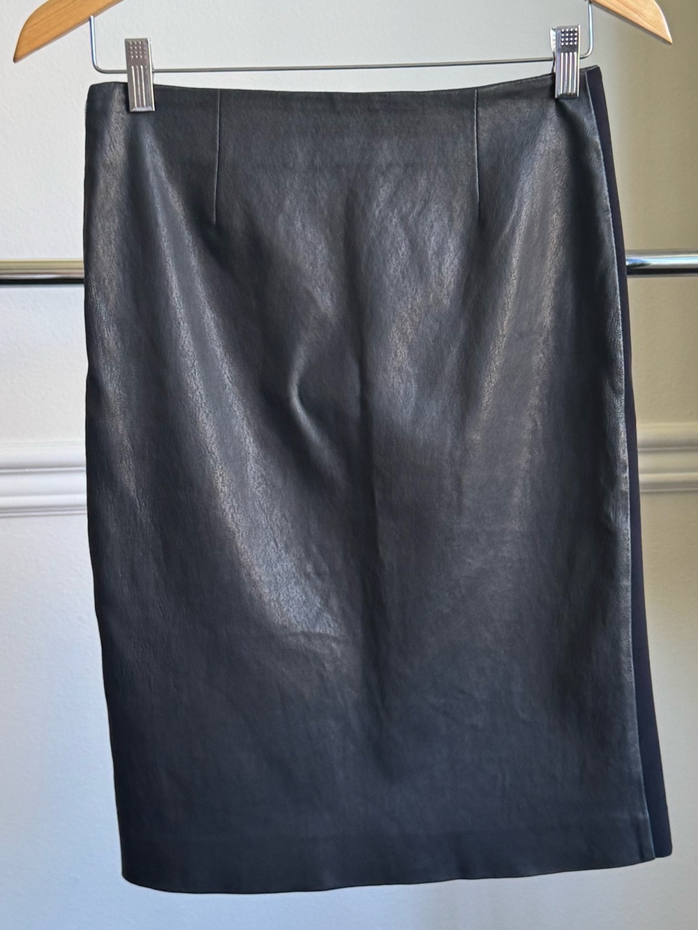 Theory Women's Black Leather Pencil Skirt with fabric side panels 4  pre-owned